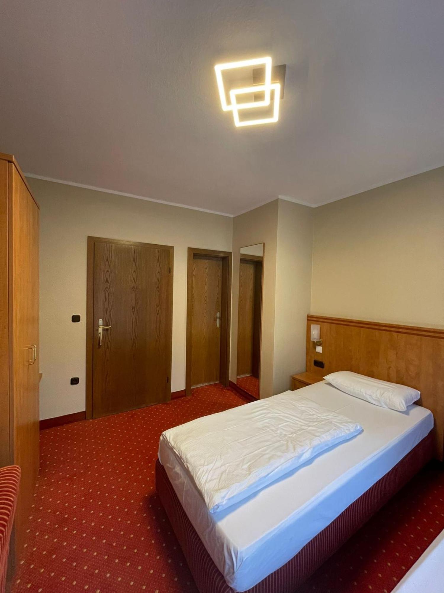 Sun Hotel Essen Esterno foto