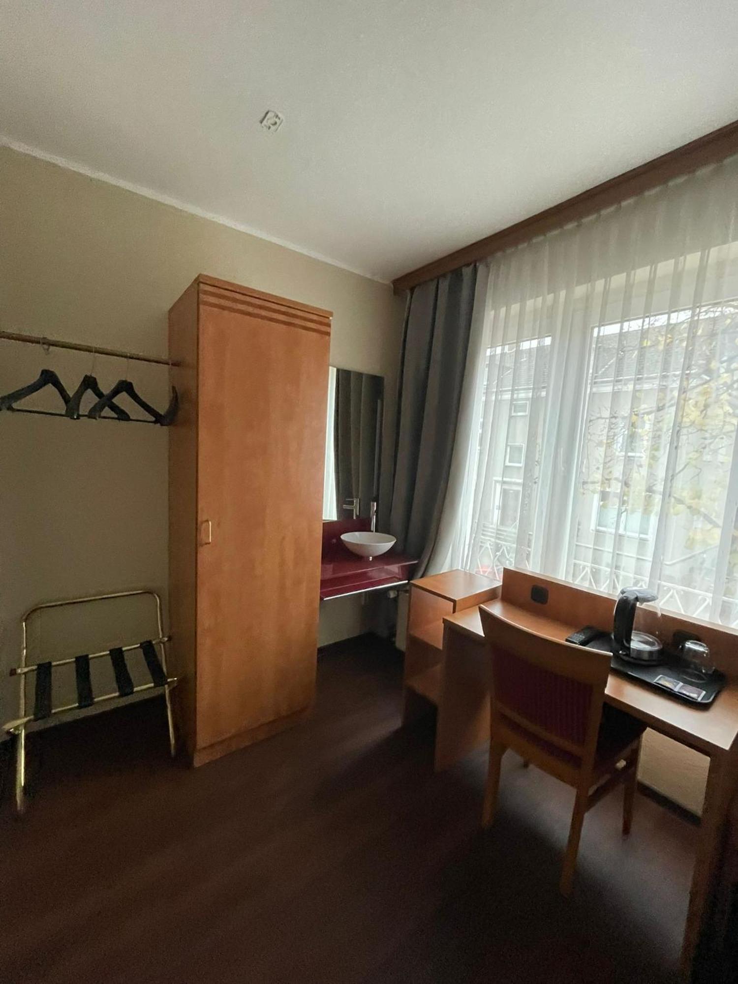 Sun Hotel Essen Esterno foto