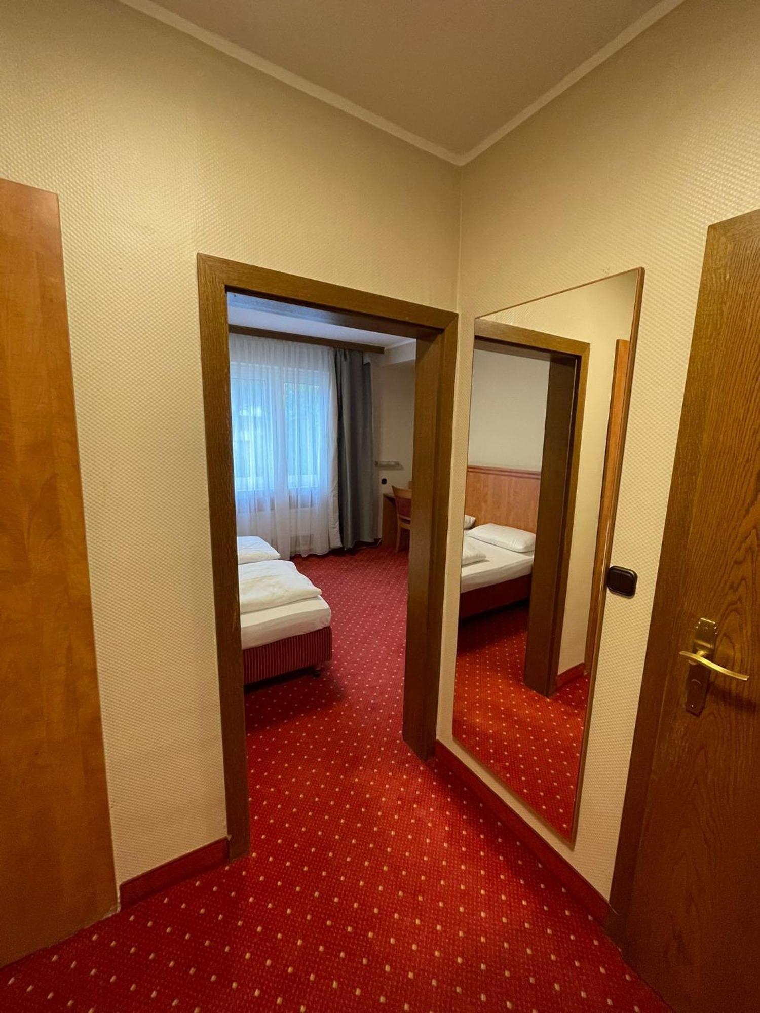 Sun Hotel Essen Esterno foto